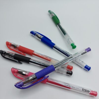 עט רולר UNI-BALL Signo - כחול,שחור,אדום,ירוק,סגול,ורוד 0.38 מ"מ